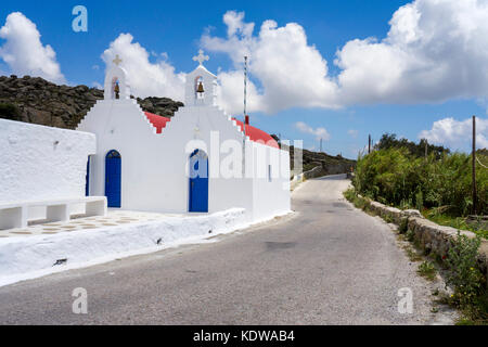 Kleine orthodoxe Kapelle an der Strasse, Inselmitte von Mykonos, small orthodox chapel at the road, Mykonos Stock Photo