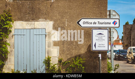 NOIRMOUTIER, FRANCE - July 03, 2017 : in the street, a sign indicates the direction of the pedestrian zone and the shops. it is written in French - to Stock Photo