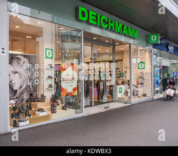 paperback Grundlægger springe Deichmann shop in Leicester,England,UK Stock Photo - Alamy