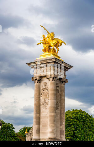 Statues on Pont Alexandre III, Paris, France Stock Photo - Alamy