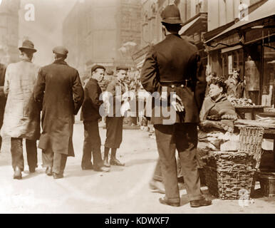 Street trader, London, early 1900s Stock Photo