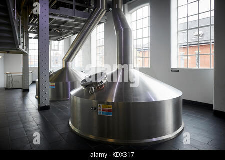 Robinsons Brewery in Stockport brew the first production of LionHeart for Brookfield Brewery  Brewing beer formation Stock Photo