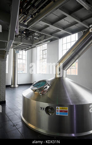 Robinsons Brewery in Stockport brew the first production of LionHeart for Brookfield Brewery  Brewing beer formation Stock Photo