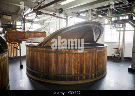 Robinsons Brewery in Stockport brew the first production of LionHeart for Brookfield Brewery  Brewing beer formation Stock Photo