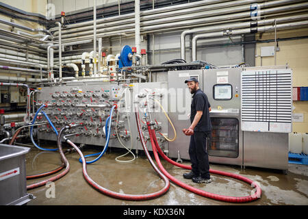 Robinsons Brewery in Stockport brew the first production of LionHeart for Brookfield Brewery  Pictured the bottling plant Stock Photo