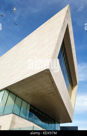 Pier Head, Liverpool, UK. The Museum of Liverpool (2011) by the Danish architects 3XN. It stands on the waterfront overlooking the River Mersey Stock Photo