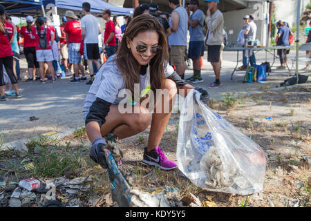 FoLAR's Los Angeles River clean-up, La Gran Limpieza. April 22, 2017. The Confluence at the Arroyo Seco, Los Angeles, California Stock Photo