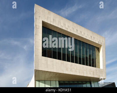 Pier Head, Liverpool, UK. The Museum of Liverpool (2011) by the Danish architects 3XN. It stands on the waterfront overlooking the River Mersey Stock Photo