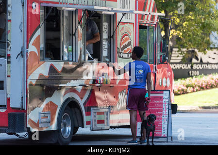 Food truck vendor at Colony Square on Peachtree Street in Midtown Atlanta, Georgia. (USA) Stock Photo