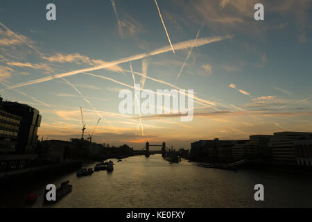 London, UK. 17th Oct, 2017. UK weather. A hazy sunrise behind Tower Bridge on the River Thames this morning. London is experiencing poor air quality and pollution following Storm Ophelia, which has brought Saharan dust and particles from fires in Europe to the capital. Credit: Vickie Flores/Alamy Live News Stock Photo