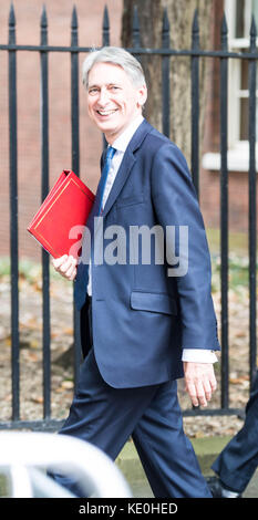 London, UK. 17th Oct, 2017. Phillip Hammon, Chanceelor, leaves 11 Downing Street following a cabient meeting Credit: Ian Davidson/Alamy Live News
