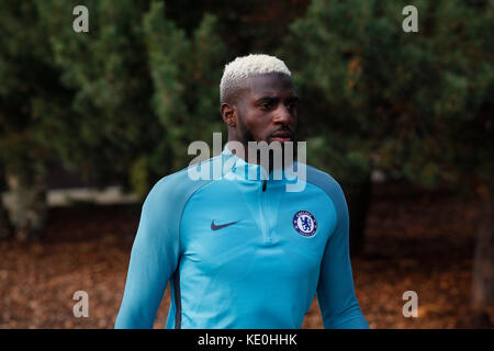 Cobham, UK. 17th Oct, 2017. Bakayoko and Chelsea Football players train under the watchful eye of Manager, Antonio Conte as they prepare for tomorrows Champions league game with FC Roma from Italy. and Chelsea Football players train under the watchful eye of Manager, Antonio Conte as they prepare for tomorrows Champions league game with FC Roma from Italy. Credit: Motofoto/Alamy Live News Stock Photo