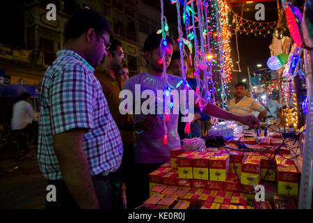 Kolkata, India. 17th Oct, 2017. On the Occassion of Diwali People of Kolkata are buying decorative lightings to garnish their home and add to the charm of Diwali. Credit-Sagnik Datta Credit: Sagnik Datta/Alamy Live News Stock Photo