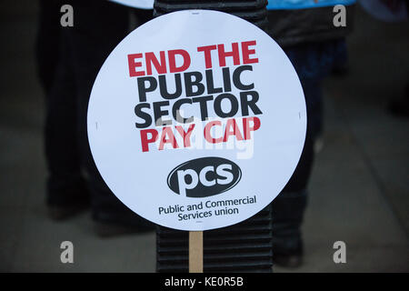 London, UK. 17th Oct, 2017. A placard calling for an end to the public sector pay cap used by trade union members attending a TUC rally for fair pay for public servants in Parliament Square. Many had previously met their MPs to lobby for the same purpose. Credit: Mark Kerrison/Alamy Live News Stock Photo