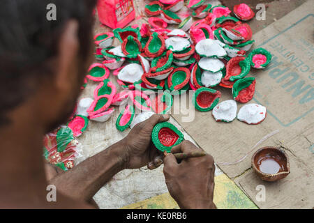 Kolkata, India. 17th Oct, 2017. Potters making clay pots popularly ...