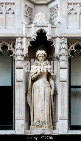London, England, UK. Statue: Mary Queen of Scots (1905) at Mary Queen of Scots House, 143 Fleet Street, EC4 Stock Photo