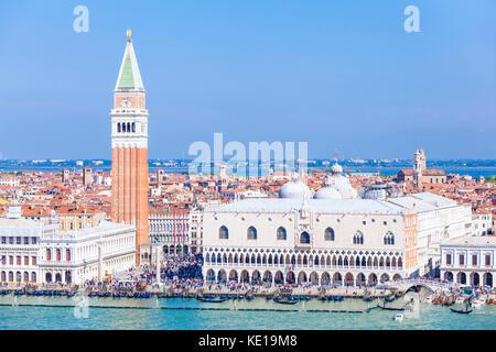 VENICE ITALY VENICE Busy crowds of tourists visiting Venice Riva degli Schiavoni promenade near doges palace and campanile  Venice Italy EU Europe Stock Photo