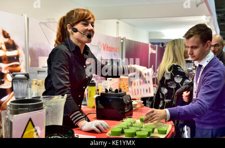 Woman demonstrator demonstrating the Vitamix food blender at Grand Designs show in NEC, Birmingham, UK Stock Photo