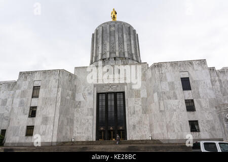 Salem,Oregon,USA - June 8, 2017 : The facade of the Oregon State Capitol Stock Photo