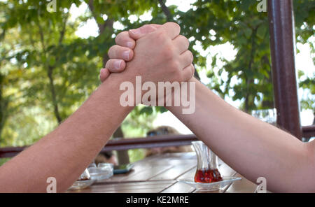 Kaydet İndirme Önizlemesi Arm Wrestling Stock Photo