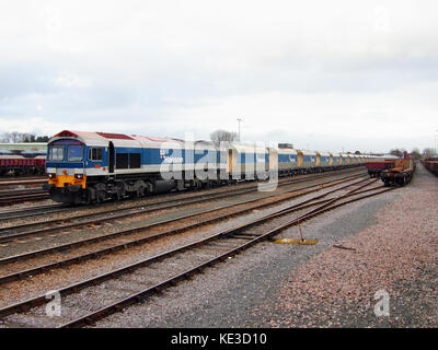 Class 59 locomotive on an aggregate train at Westbury, England Stock Photo