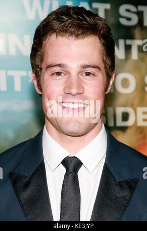 New York, NY, USA. 17th Oct, 2017. Jake Picking at arrivals for ONLY THE BRAVE Premiere, iPic Theaters at Fulton Market, New York, NY October 17, 2017. Credit: Jason Mendez/Everett Collection/Alamy Live News Stock Photo