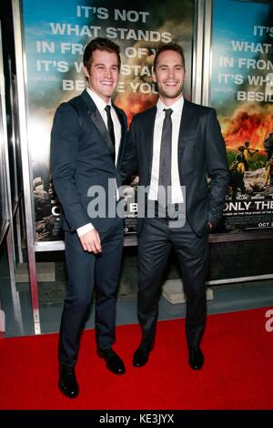 New York, NY, USA. 17th Oct, 2017. Jake Picking, Taylor Kitsch at arrivals for ONLY THE BRAVE Premiere, iPic Theaters at Fulton Market, New York, NY October 17, 2017. Credit: Jason Mendez/Everett Collection/Alamy Live News Stock Photo