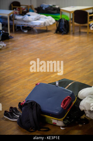 Stuttgart, Germany. 18th Oct, 2017. Two suitcases belonging to a student lying in an emergency shelter for students in Stuttgart, Germany, 18 October 2017. The term has begun on Monday and several students have been unable to find accomodation. Credit: Christoph Schmidt/dpa/Alamy Live News Stock Photo