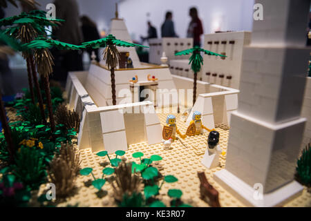 Hildesheim, Germany. 18th Oct, 2017. The lego world 'Egypt' is part of a special exhibition called 'cities-castles-pyramids', showing, a.o. Roman soldiers in combat with Teutons, workers building Egyptian tombs and knights having feasts in the Roemer- und Pelizaeus-Museum in Hildesheim, Germany, 18 October 2017. The exhibition is taking place from 22 October 2017 to 22 April 2018. Credit: Silas Stein/dpa/Alamy Live News Stock Photo