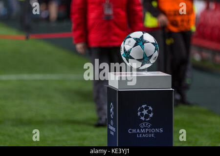 Lisbon, Portugal. 18th Oct, 2017. October 18, 2017. Lisbon, Portugal. The official ball of the UEFA Champions League Credit: Alexandre de Sousa/Alamy Live News Stock Photo