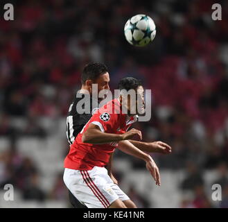 Lisbon. 18th Oct, 2017. Manchester United's Nemanja Matic (back) vies with Jonas of Benfica during the third round match of Group A of 2017-18 UEFA Champions League between Benfica and Manchester United at the Luz stadium in Lisbon, Portugal on Oct. 18, 2017. Benfica lost 0-1. Credit: Zhang Liyun/Xinhua/Alamy Live News Stock Photo