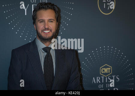 Nashville, Tenessee, USA. 18th Oct, 2017. NASHVILLE, TN - Luke Bryan arrives on the red carpet at the 2017 CMT Artists of the Year at the Schermerhorn Symphony Center in Nashville, TN. Credit: The Photo Access/Alamy Live News Stock Photo