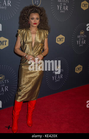 Nashville, Tenessee, USA. 18th Oct, 2017. NASHVILLE, TN - Andra Day arrives on the red carpet at the 2017 CMT Artists of the Year at the Schermerhorn Symphony Center in Nashville, TN. Credit: The Photo Access/Alamy Live News Stock Photo