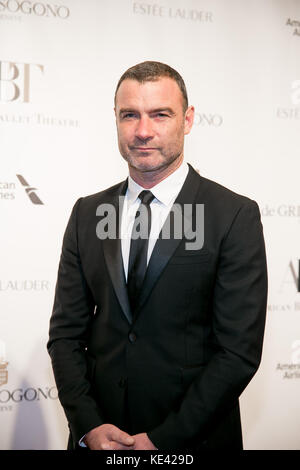 New York, USA. 18th Oct, 2017. American Ballet Theatre Fall Gala: Actor Liev Schreiber attends the American Ballet Theatre Fall Gala at David H. Koch Theater at Lincoln Center. Credit: Sppider/Alamy Live News Stock Photo