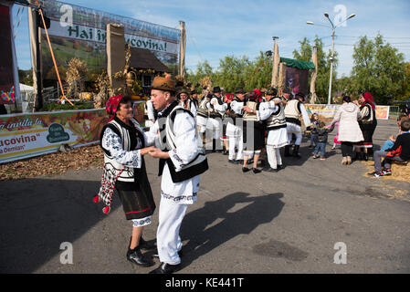 CLUJ NAPOCA, ROMANIA - OCTOBER 15, 2017: Romanian folk dancers performing a dance in traditional clothes in the Autumn Fair Stock Photo