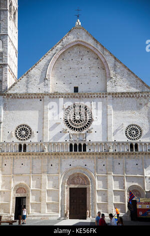 Romanesque Cattedrale di San Rufino (Assisi Cathedral of Saint Rufinus of Assisi) in Assisi, Umbria, Italy. 27 August 2017 © Wojciech Strozyk / Alamy  Stock Photo