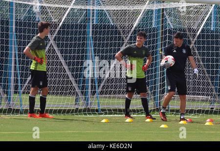 Kolkata, India. 18th Oct, 2017. Players of the German football team during a practice session ahead of FIFA U 17 World Cup India 2017 Quarter Final match on October 18, 2017 in Kolkata. Credit: Saikat Paul/Pacific Press/Alamy Live News Stock Photo