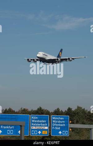 Reisen, Deutschland, Hessen, Frankfurt am Main, Flughafen, October 18. Eine Lufthansa Airbus A380-841 aus China (Beijing Capital International Airport Stock Photo