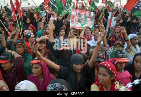 Hyderabad, Pakistan. 18th Oct, 2017. PPP women dance on the beat of there party songs during the large public gathering in Hyderabad in which chairman of Pakistan Peoples Party PPP Bilawal Bhutto will deliver his speech Credit: Janali Laghari/Pacific Press/Alamy Live News Stock Photo