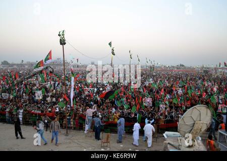 Hyderabad, Pakistan. 18th Oct, 2017. A view of a large number of PPP workers and supporters take part in the public gathering at Hatri by pass Credit: Janali Laghari/Pacific Press/Alamy Live News Stock Photo