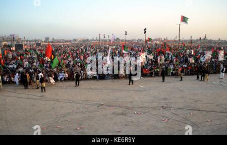 Hyderabad, Pakistan. 18th Oct, 2017. A view of a large number of PPP workers and supporters take part in the public gathering at Hatri by pass Credit: Janali Laghari/Pacific Press/Alamy Live News Stock Photo