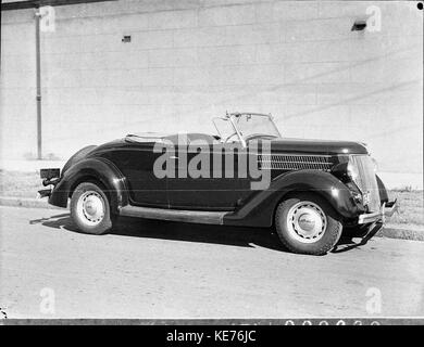20441 1936 Ford V8 roadster or Club Cabriolet car taken for Liberty Motors Stock Photo
