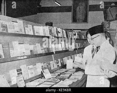 Mohammad Hatta and books on the election, Tambahan dan Pembetulan Pekan Buku Indonesia 1954, p45 Stock Photo