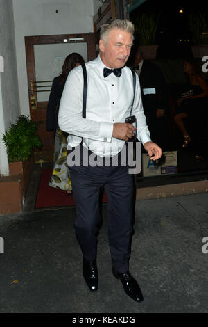 Alec Baldwin Out For Dinner At Madeo Restaurant In Beverly Hills With Hilaria Baldwin And The SNL Cast.  Featuring: Alec Baldwin, Hilaria Baldwin Where: Beverly Hills, California, United States When: 18 Sep 2017 Credit: WENN.com Stock Photo