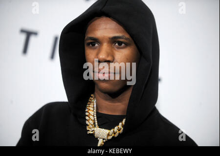 https://l450v.alamy.com/450v/kebewy/a-boogie-wit-da-hoodie-attends-tidal-x-brooklyn-at-barclays-center-kebewy.jpg