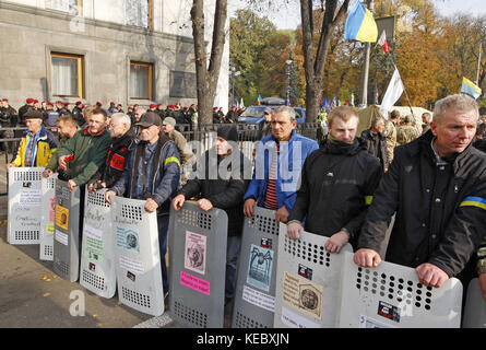 Kiev, Ukraine. 19th Oct, 2017. Protesters are seen near tents during a rally to demand an electoral reform, in front of the Ukrainian parliament in Kiev, Ukraine, on 19 October 2017. Credit: Serg Glovny/ZUMA Wire/Alamy Live News Stock Photo