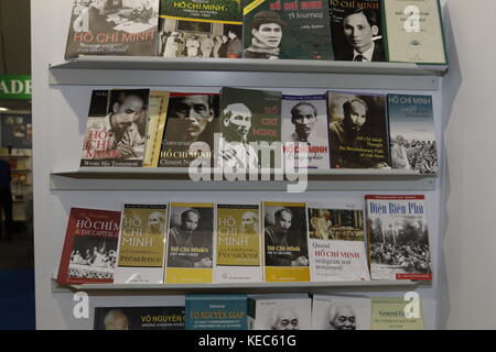 Frankfurt, Hesse, Germany. 13th Oct, 2017. Vietnamese books are pictured on a shelf. The Frankfurt Book Fair 2017 is the world largest book fair with over 7,000 exhibitors and over 250,000 expected visitors. It is open from the 11th to the 15th October with the last two days being open to the general public. Credit: Michael Debets/SOPA/ZUMA Wire/Alamy Live News Stock Photo