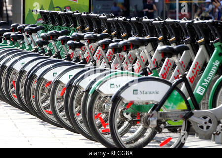 Montreal,Canada,23 September,2017. Bicycle rack full of BIXI bicycles in Montreal's downtown core. Credit:Mario Beauregard/Alamy Live News Stock Photo