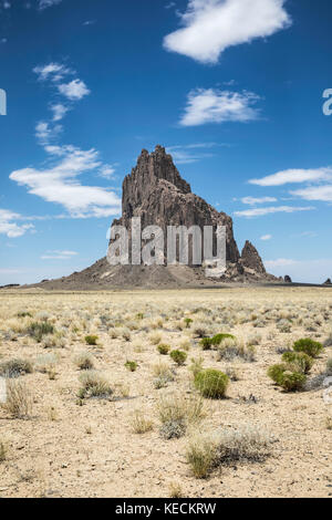 A dike of lamprophyre leads up to Shiprock, a volcanic plug, New Mexico, USA Stock Photo