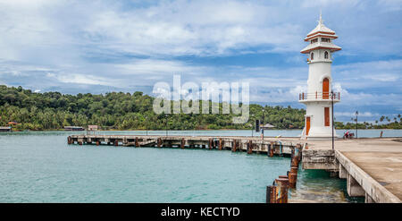 Thailand, Trat Province, Koh Chang Island in the Gulf of Thailand, lighthouse and pier at Bangbao fishing village Stock Photo